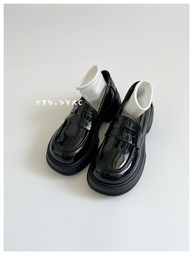 Schwarze Loafer mit dicker Sohle und runder Zehenpartie im Vintage-Stil für formelle Anlässe_voghion.com