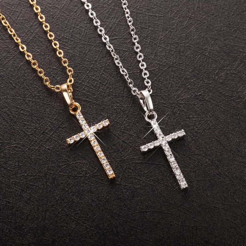 Collana con ciondolo a croce semplice e alla moda, in lega, con strass intarsiati_voghion.com