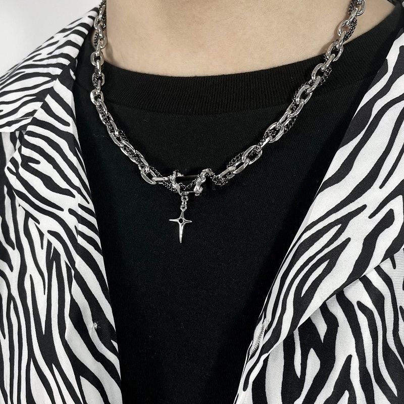Collana da donna con orso dolce e violento, design di nicchia, catena per felpa con croce avvolta, accessori autunno inverno per_voghion.com