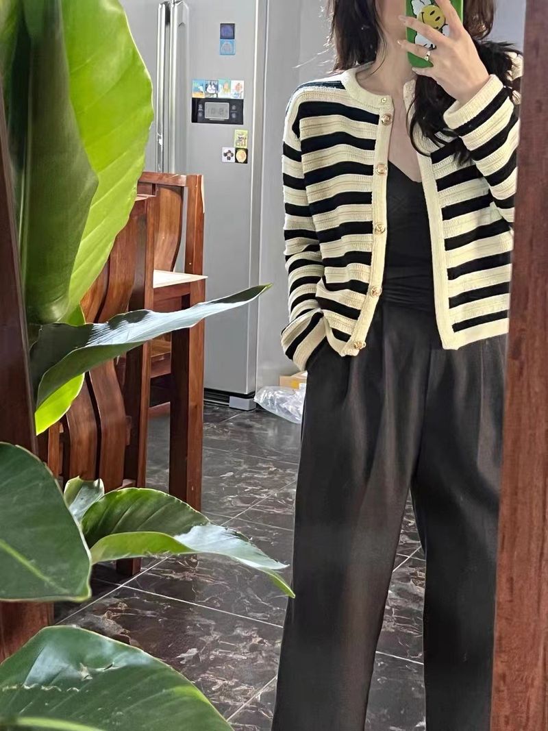 Women's slim-fit version buckle striped small fragrant style knitted cardigan short coat_voghion.com