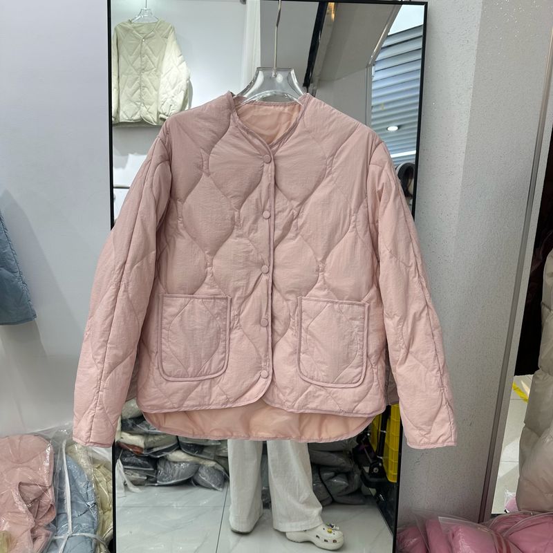 2024 Winter New Korean Edition Lightweight Warm Fashion Short Down Jacket Women's Diamond Grid Small Man_voghion.com