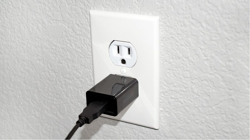 Authentic Fast Charging USB Wall Charger compatible for iPhone and Android with USA Outlet_voghion.com
