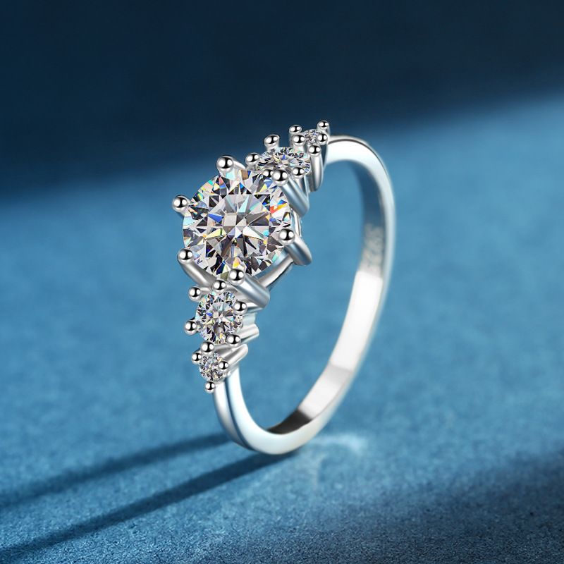 Nuovo anello da donna in argento con sei griffe, moda classica, pietra Mosang di colore D da 1 carato_voghion.com