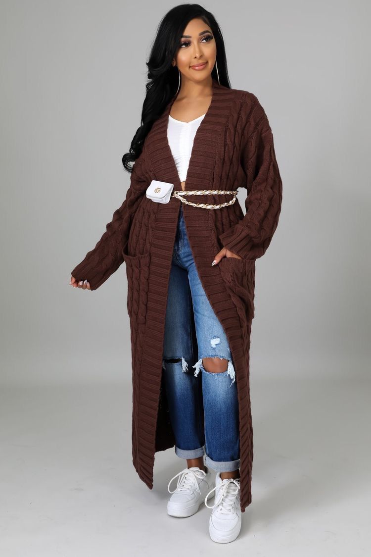 Damenbekleidung Locker gestrickte Strickjacke, gemütliche, übergroße Strickjacke mit Taschen, langer Zopfmuster-Pullovermantel, lockerer Boho-Chic, offene Vorderseite_voghion.com