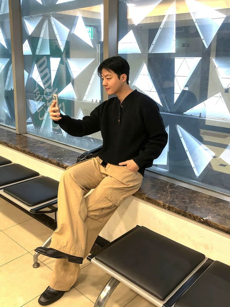 Herrenpullover im Vintage-Stil mit Henley-Ausschnitt aus Wollmischung – Bequeme Passform, strukturiertes Strickmuster, lange Ärmel, halbe Knopfleiste_voghion.com