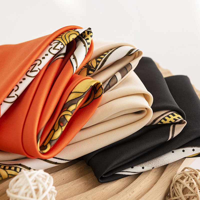 Gedruckter Seidenschal mit Kettenmuster, modischer Pendelschal für Berufstätige, kleiner quadratischer Schal mit High-End-Gefühl_voghion.com