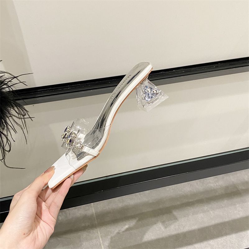 Diamantgefütterte Sanda für Damen mit freiliegenden Zehen, silberne Hausschuhe für modische Kleidung, trendige transparente Kristallhochzeit_voghion.com