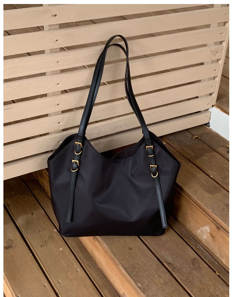 Borsa a tracolla in nylon di grande capacità da donna casual, modello 2025_voghion.com