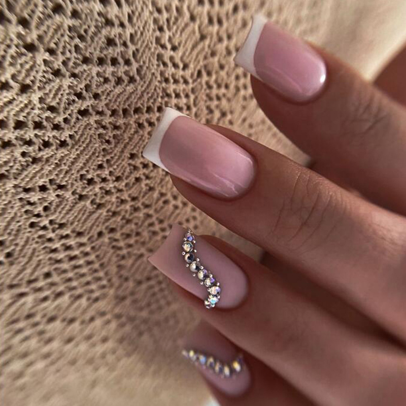 Franska Vita 24st Fake Nails Heltäckande Nagelspetsar Medellånga fyrkantiga lösnaglar med strassdesign Wearab_voghion.com