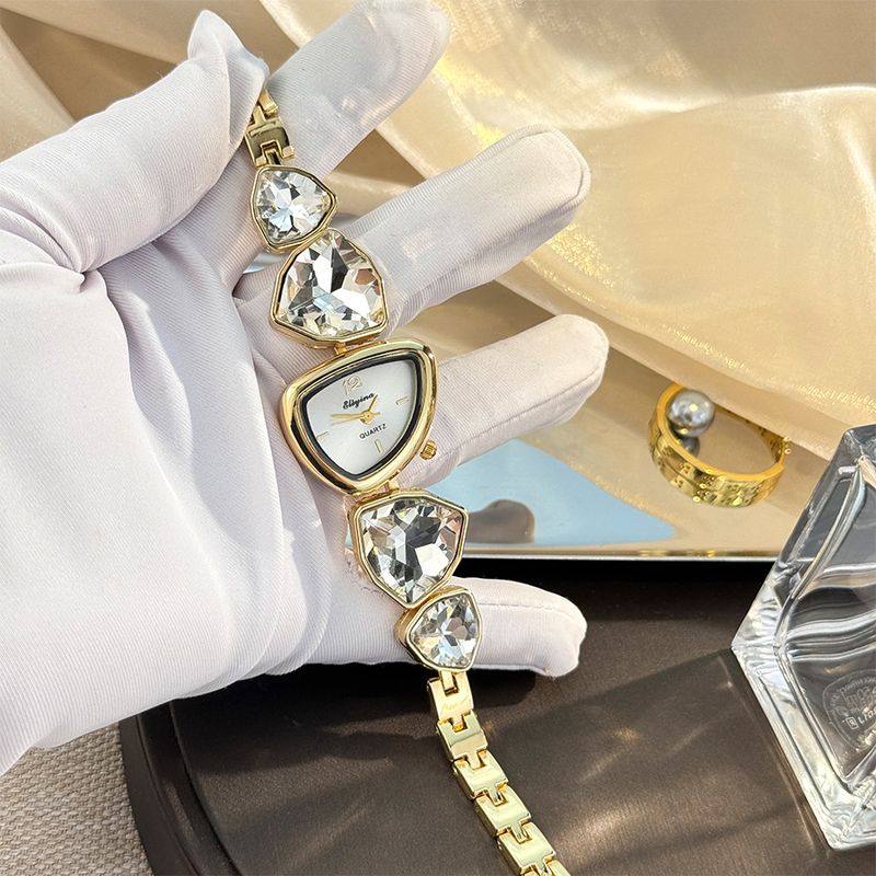 Combinazione di colori Design irregolare Orologio con grandi diamanti Orologio di nicchia di lusso Colore Moda Alto senso Lavoro Quotidiano Compleanno Anniversario Regalo di San Valentino_voghion.com