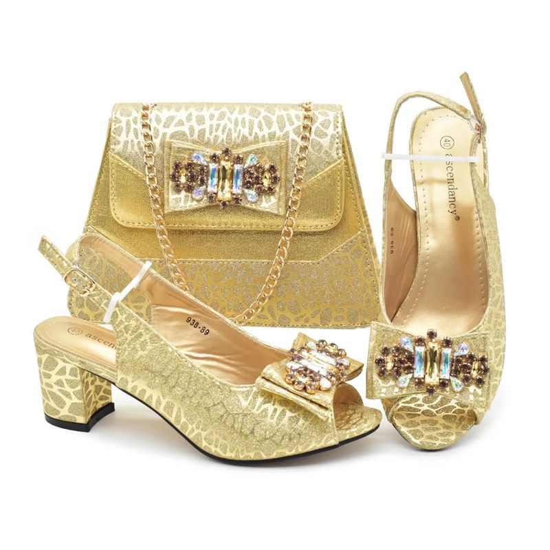 Dinnerparty mit Sandalen mit Schleife und Handtasche für jeden Tag_voghion.com