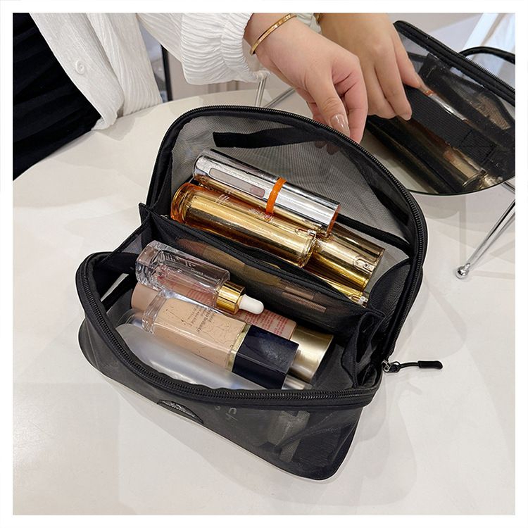 2024 Nova Maquiagem Feminina Portátil Grande Capacidade Luxo Saída 3 CEO Malha Preta Bolsa De Armazenamento De Lavagem_voghion.com