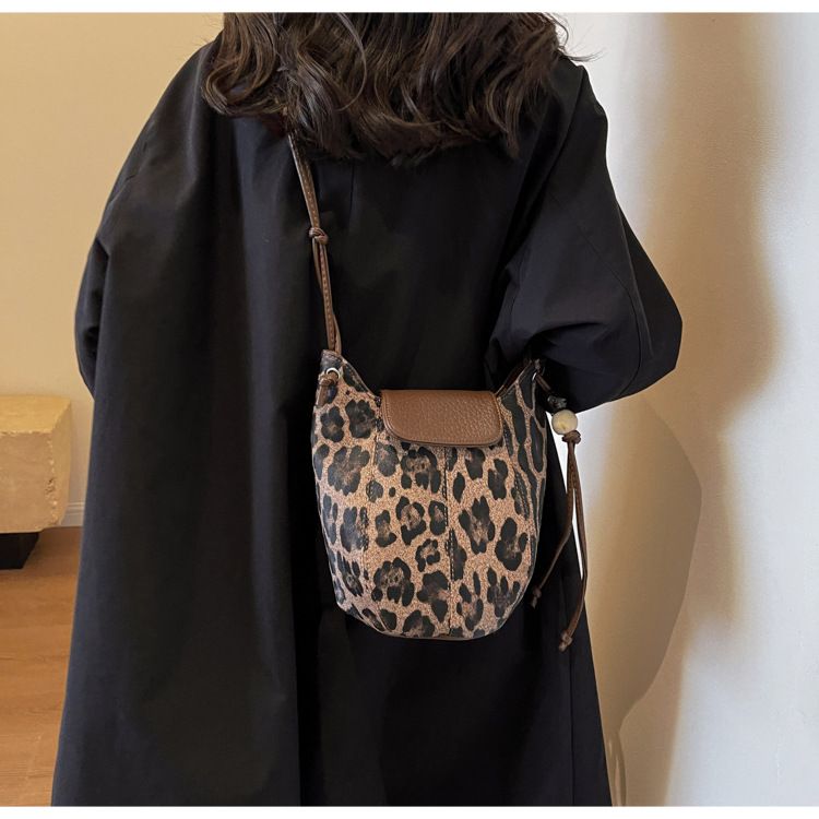 Design di nicchia Zucca Texture di alta qualità Moda Stampa leopardata Perline Secchiello Semplice Stile letterario Spalla singola_voghion.com