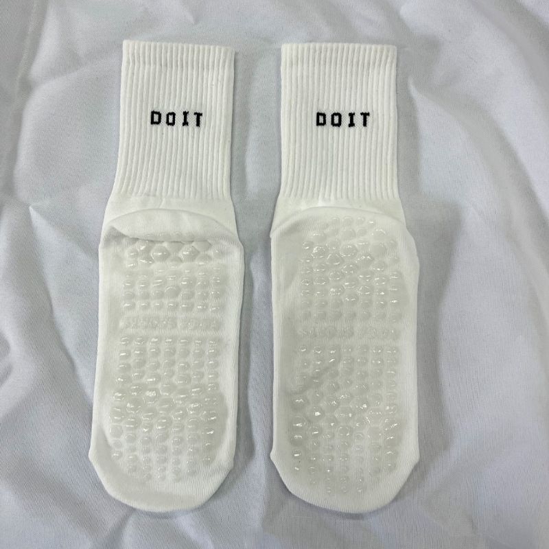 Surge Yoga For Women Indoor Fitness Mid-Calf Sports Anti-Pilling Jump Exercise Silicone Non-Slip Floor Pilates Socks_voghion.com