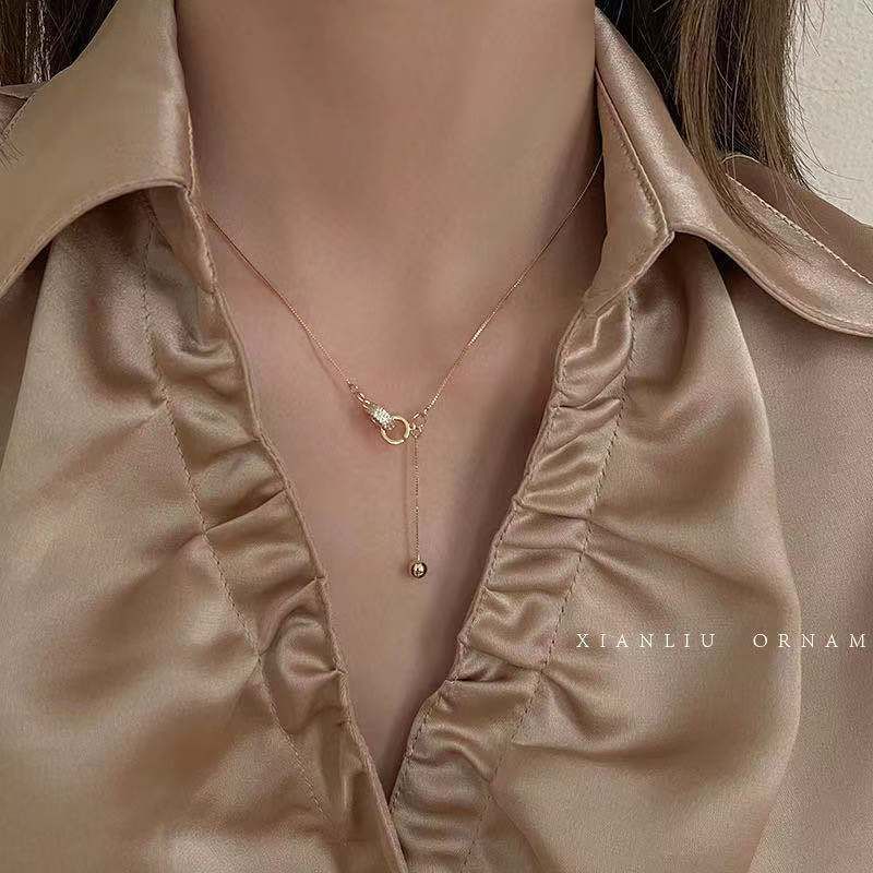 Collana in acciaio al titanio con doppio anello di diamanti scintillanti e perline rotonde, design di lusso leggero, moda giapponese e coreana_voghion.com
