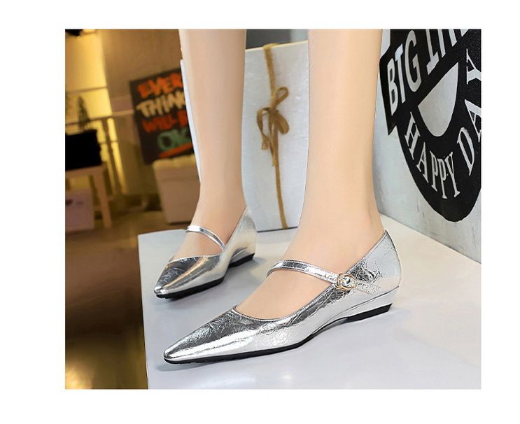 3683-13 Modische und stilvolle Damenschuhe mit flacher Öffnung, schrägem Absatz, diagonalem Strohhalm, dekorativem Handgriffmuster,_voghion.com