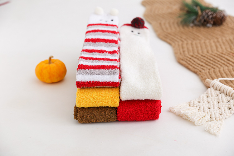 3-Pair Women's Coral Fleece Christmas Socks, Non-Shedding Fuzzy Sleep Socks With Half-Side Plush, Festive Ankle Socks For Home_voghion.com