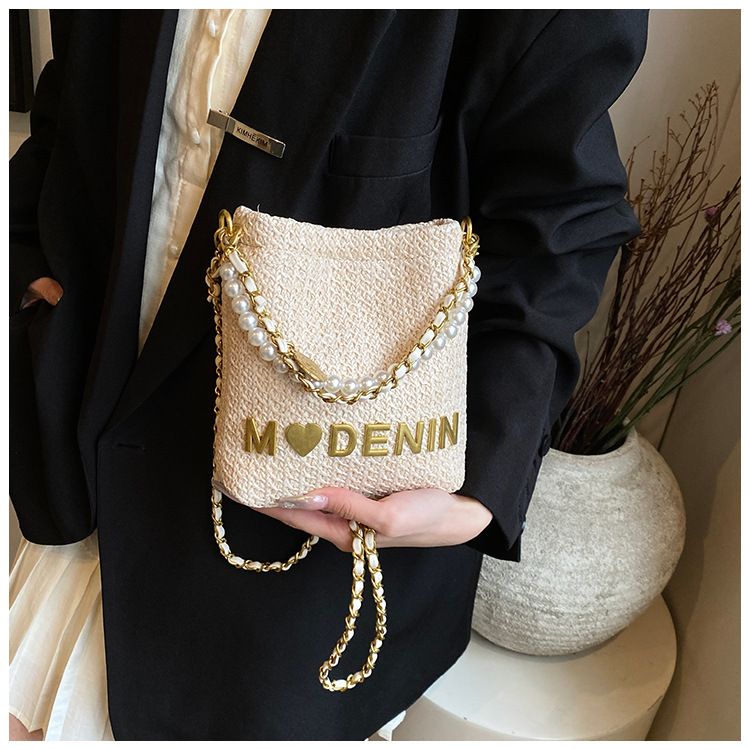 2024 Sommer Neue Gras Gestrickte Englisch Brief Kinder und Mädchen Eltern-Kind Handheld Unterarm Müll Frauen Tasche_voghion.com