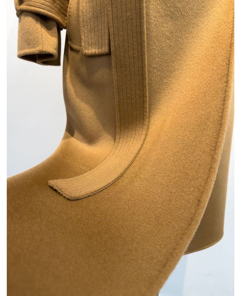Trench double-face di lusso in misto cashmere e seta per donna – Elegante design con spalle scese, cappotto lungo aderente con drappeggio lusinghiero_voghion.com