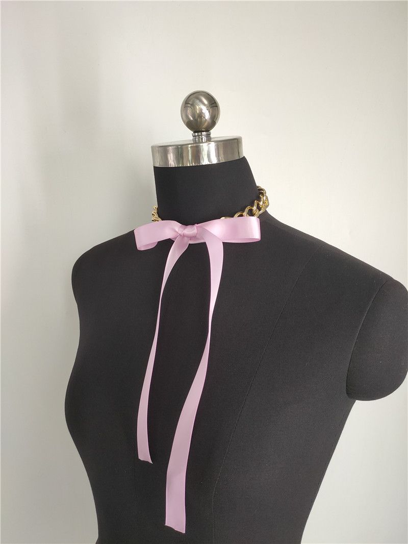 collana con collana a catena in metallo con fiocco in nastro elegante e dignitosa_voghion.com