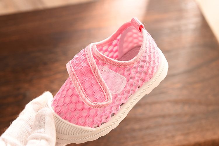 Scarpe da interno per bambini Nanlu in rete per ragazzi e ragazze, traspiranti casuali con velcro, in tinta unita e traforate_voghion.com