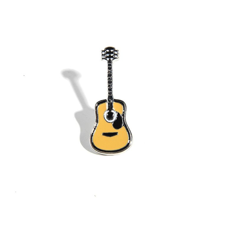 Notis, ģitāras nozīmītes, sakausējuma eļļas pilieni, radošas brošas apmācībai, nelielas dāvaniņas, mūzikas klases emblēmas uzstāšanās_voghion.com