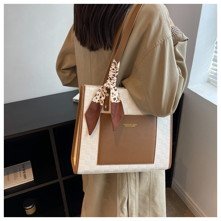 2025 New Trendy Hot Tote Women's Large Capacity Office Commuter Textured Shoulder Bag_voghion.com