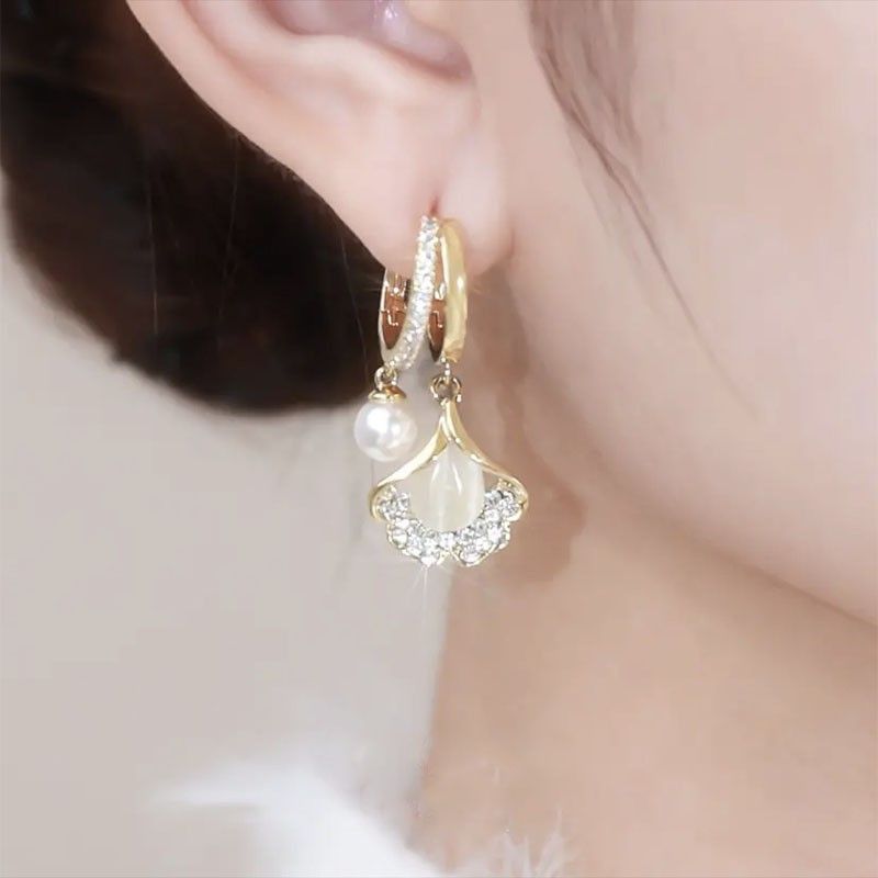 Cat's Eye Stone Ginkgo Leaf Ear Buckles, Fashionable Style, Versatile Earrings, 2024 New Trendy, Unique and Small Crowd_voghion.com
