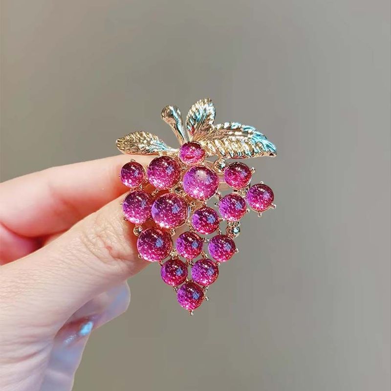 Delicado broche de uva roja, temperamento versátil, traje de ramillete, anti-luz, hebilla fija para mujer_voghion.com