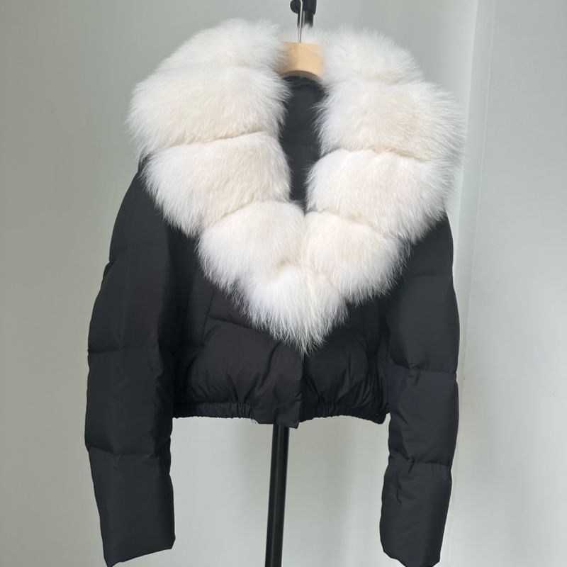 Piumino corto da donna con collo oversize in pelliccia di volpe - Cappotto invernale alla moda con piumino d'anatra bianca, pelliccia staccabile, vestibilità ampia, vari colori_voghion.com