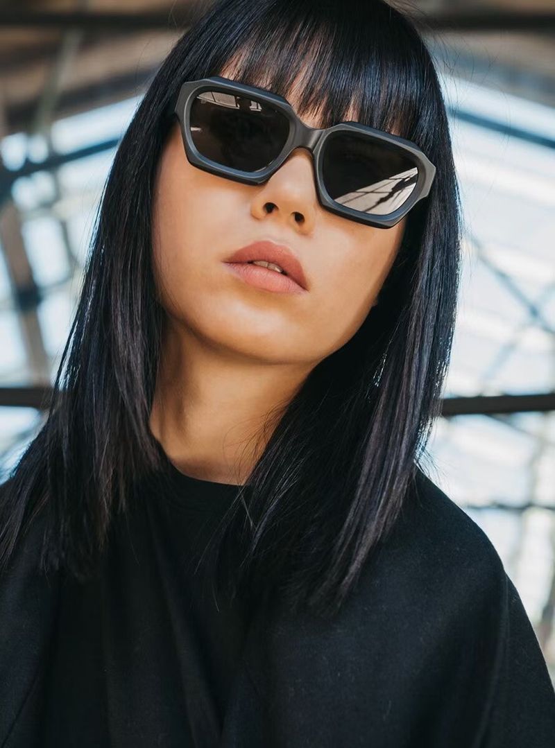 Europe and the United States retro square female irregular mechanical sense retro sunglasses_voghion.com