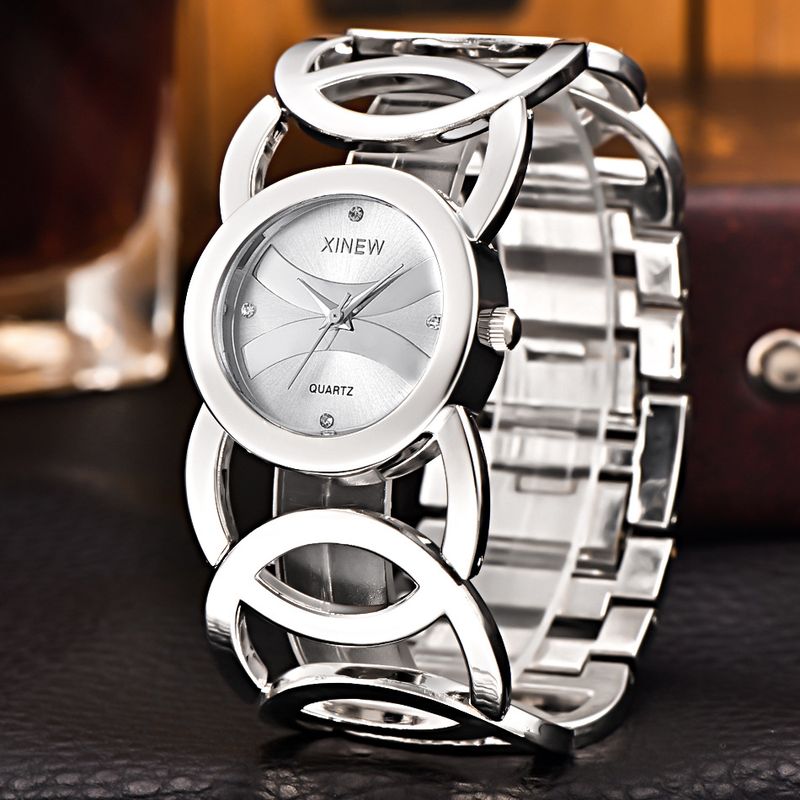 Elegante Damen-Quarzuhr mit Edelstahlarmband und ineinandergreifenden Ringen – modisches rundes Zifferblatt, 28-mm-Gehäuse, wasserdicht_voghion.com
