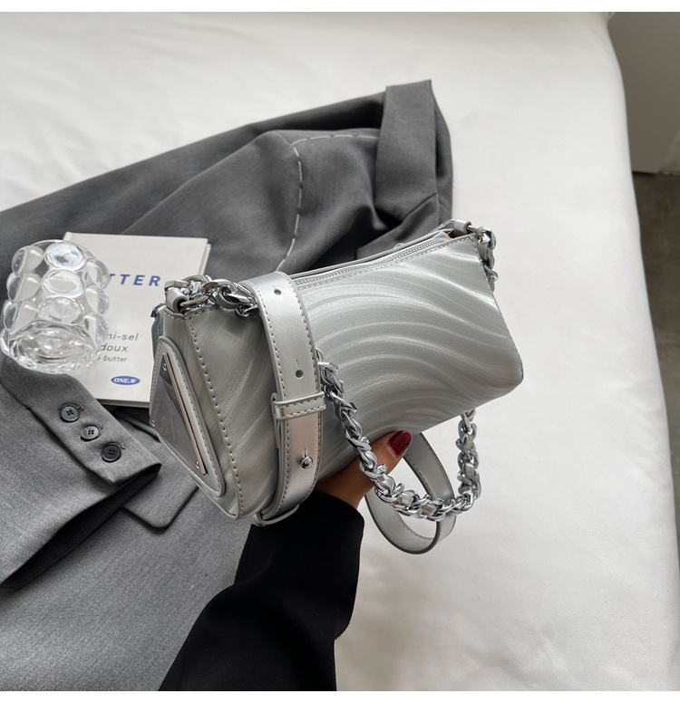 Borsa triangolare Borsa a tracolla da donna di fascia alta di nuova moda 2023 Borsa a catena dalla personalità versatile dal design di nicchia_voghion.com