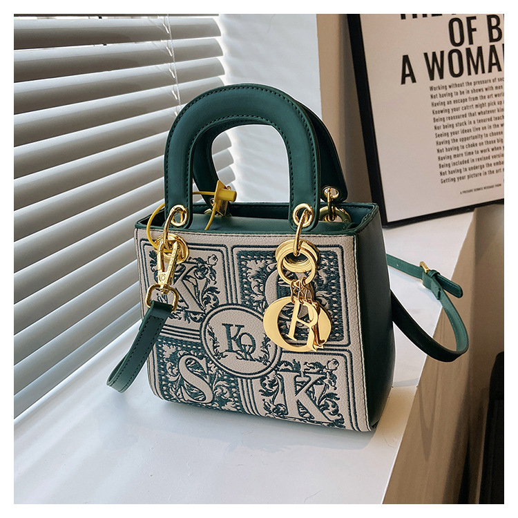 Niche design bag women 2023 new autumn and winter all-match portable crossbody Diana bag fashion embroidery small square bag_voghion.com
