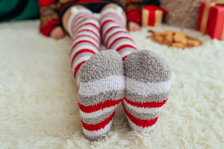 3-Pair Women's Coral Fleece Christmas Socks, Non-Shedding Fuzzy Sleep Socks With Half-Side Plush, Festive Ankle Socks For Home_voghion.com