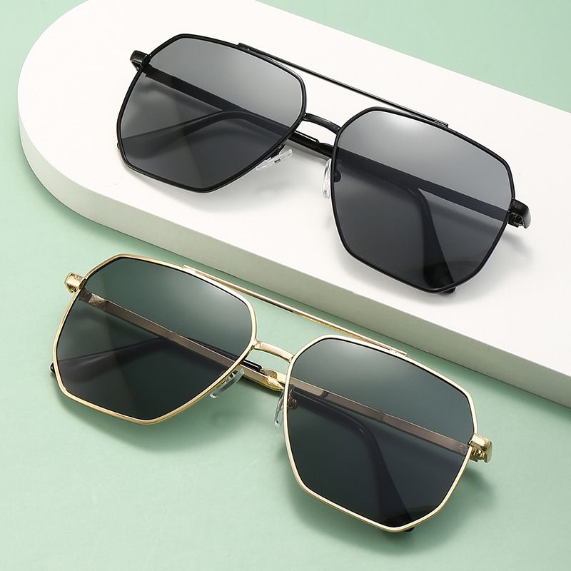 Moda Moda 1 pz Fotocromatico Donna Occhiali da sole polarizzati Moda UV400 Occhiali da sole Ragazza Chameleon Shades_voghion.com