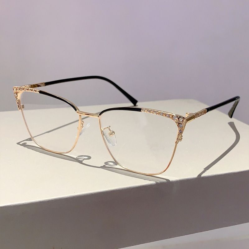 Nuovi occhiali da sole Cat Eye di alta qualità tempestati di diamanti anti-blu con aspetto semplice e naturale, famosi occhiali da sole piatti su Internet_voghion.com