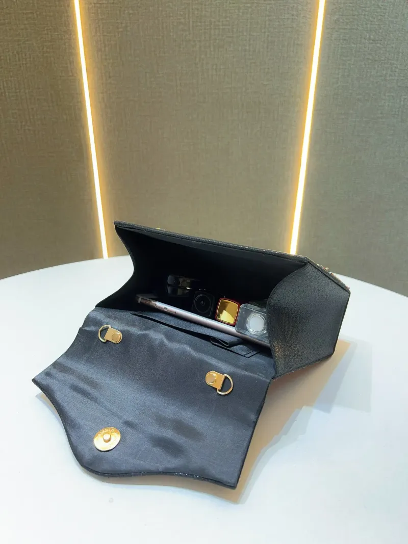 Borsa a mano con tracolla versatile da donna, di lusso, per feste e serate, con strass, di nuova concezione e design di nicchia._voghion.com