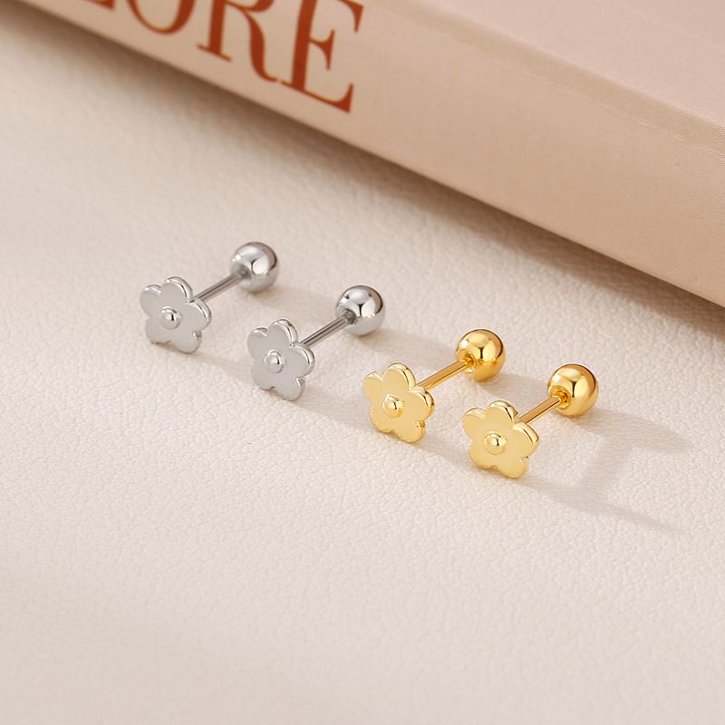 Orecchini giapponesi e coreani semplici alla moda con fiore, luce, design di lusso di alta gamma, versatili per l'uso quotidiano_voghion.com