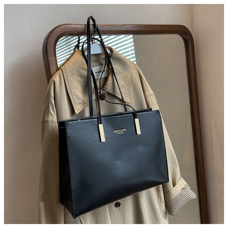 Großvolumige Tasche Damen 2023 Neue High-End-Mode-Nischendesign-Umhängetasche All-Match-Retro-Pendler-Einkaufstasche_voghion.com