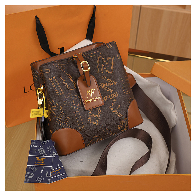 2024 New Good Style Retro Simple Versatile Large Capacity One Shoulder Crossbody Bag Casual Handbag Water Bucket Bag for Women_voghion.com