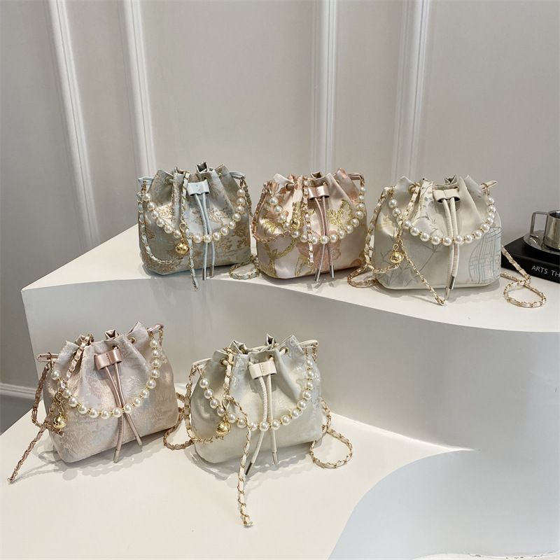 Borsa a tracolla semplice con tracolla a spalla ricamata in stile cinese, nuova estate 2025, secchiello con catena di perle da donna_voghion.com