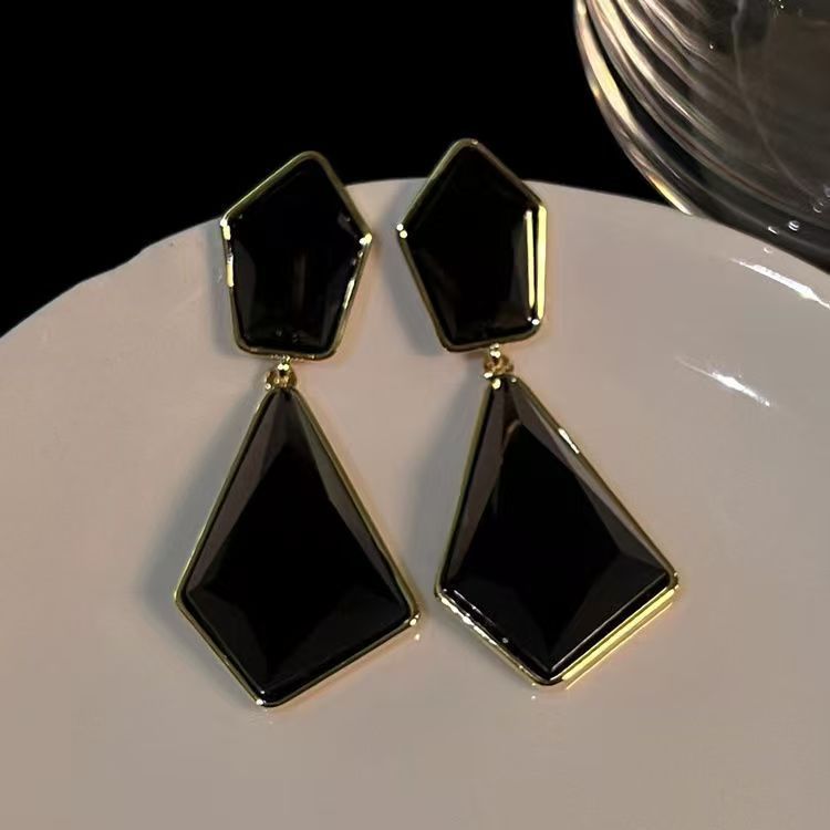 New Irregular Geometric Earrings Silver Needle High-end Atmospheric Versatile Earrings Advanced Design Cold Light Luxury Earrings_voghion.com