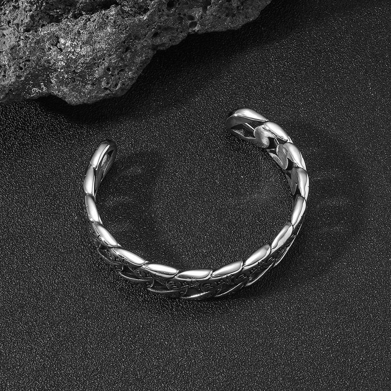 Bracciale con fibbia in stile rock street in argento, accessorio versatile e alla moda per uomo, regalo_voghion.com