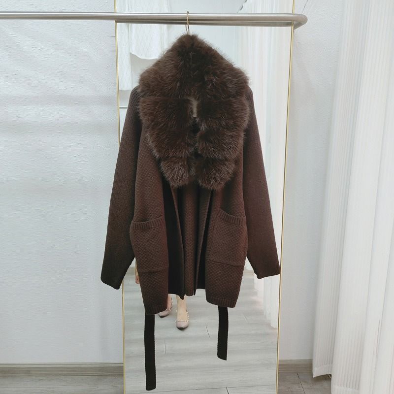 Damenbekleidung: Luxuriöse Strickjacke für Damen mit Kragen aus Kunstfuchspelz – weicher und warmer Pullovermantel mit offener Vorderseite für elegante Freizeitkleidung (Grau, Schwarz)_voghion.com