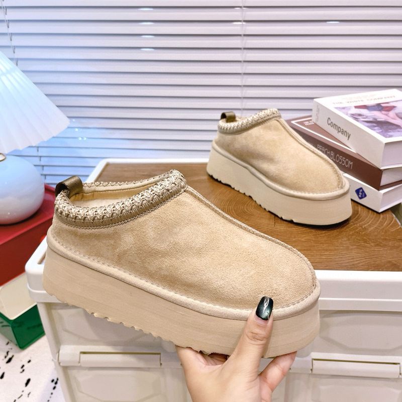 2025 Winter New Sheepskin Wool Integrated Ethnic Style Lazy Shoes Non-Slip Warm Height-Increasing Thick-Soled Snow Boots_voghion.com