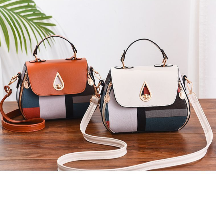 La nuova borsa a tracolla da donna a quadri di quest'anno è popolare su Internet, con una versatile tracolla stampata e alla moda e_voghion.com