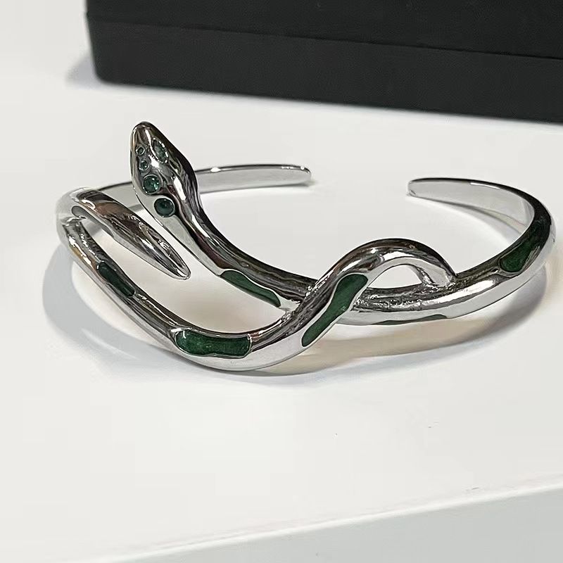 Advanced Green Drip Oil Snake Shaped For Women, Versatile And Adjustable, Personalized Bracelet, Niche Design, Internet_voghion.com