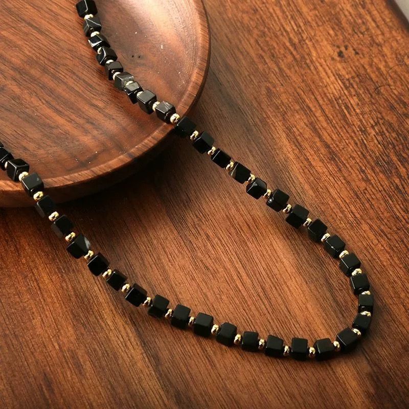 Collier en pierre d'oeil de tigre en forme de cube de sucre Pierre naturelle Acier au titane Personnalité Design polyvalent Sens Simple Nouvelle chaîne de clavicule chinoise_voghion.com