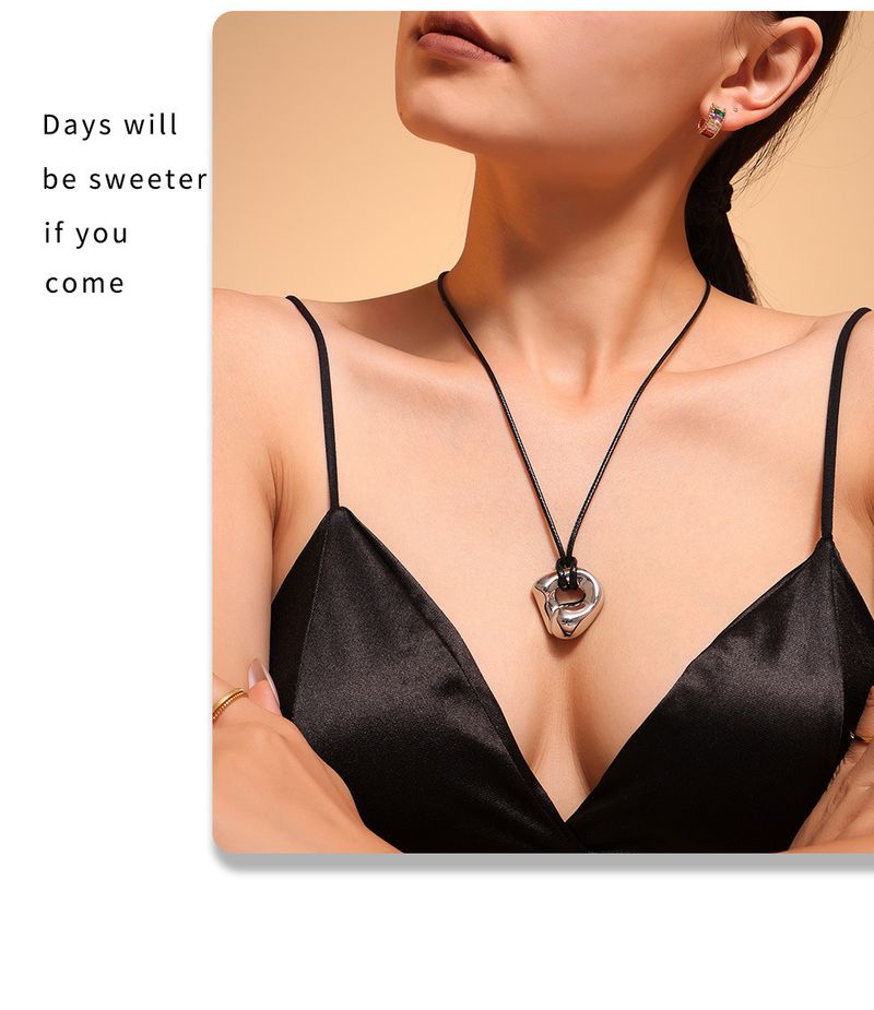 Verstelbare leren koordketting voor dames met robuust gebogen ontwerp, titanium staal PVD verguld 18K goud_voghion.com